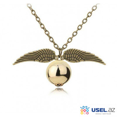 Harry Potter necklace with a pendant of gold snitch 